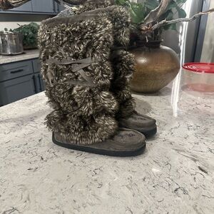 Vibram Black and Yellow Sole